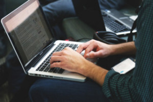 laptop-on-lap_320